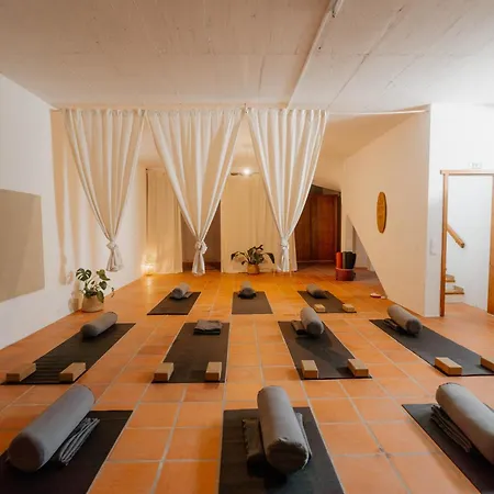 Nana House Ericeira - Yoga & Surf *