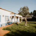 Nana House Ericeira - Yoga & Surf Lodge Santo Isidoro