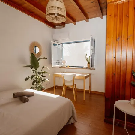 Nana House Ericeira - Yoga & Surf Lodge Santo Isidoro