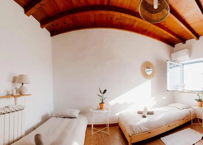 Nana House Ericeira - Yoga & Surf אכסניה Santo Isidoro
