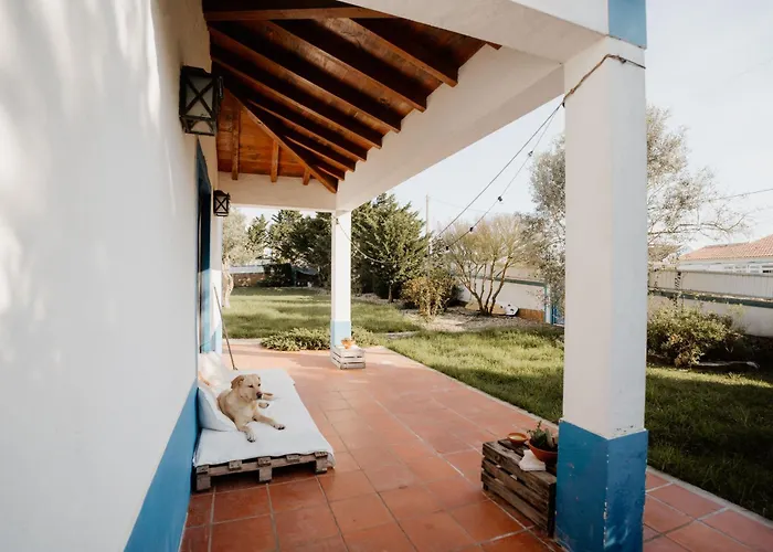 Nana House Ericeira - Yoga & Surf אכסניה *