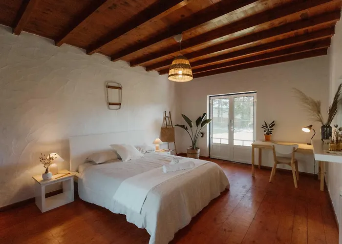 Nana House Ericeira - Yoga & Surf אכסניה *