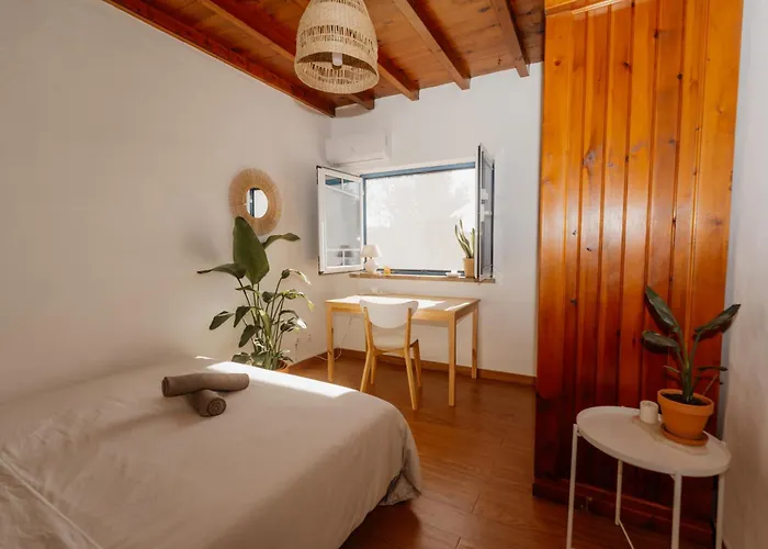 Nana House Ericeira - Yoga & Surf אכסניה Santo Isidoro