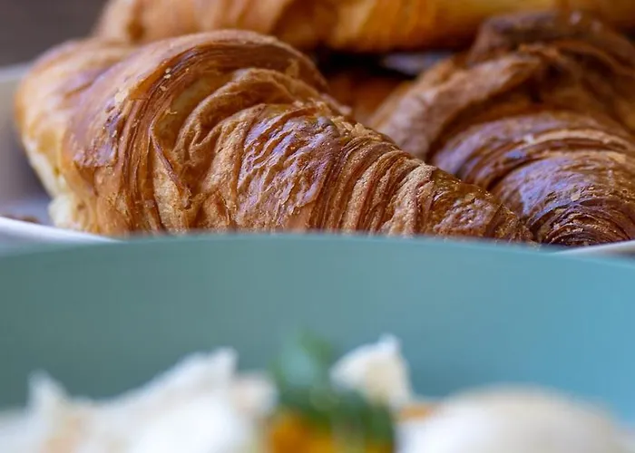 Nana House Ericeira - Yoga & Surf אכסניה *