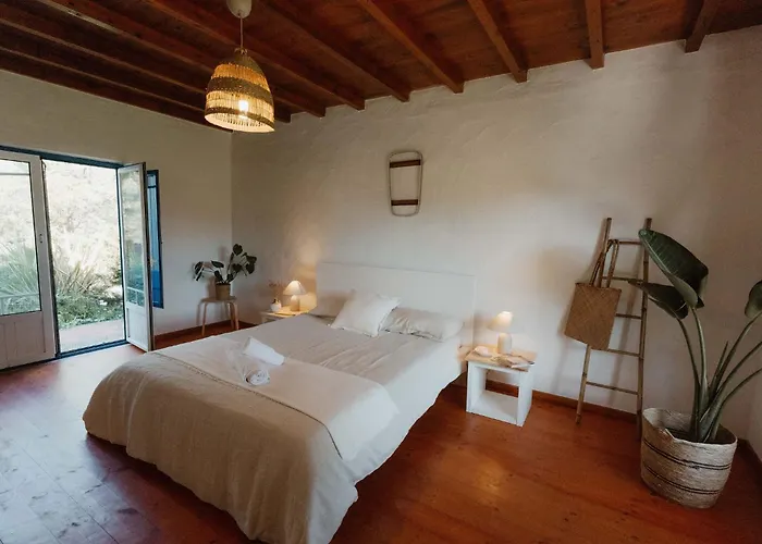 אכסניה Nana House Ericeira - Yoga & Surf Santo Isidoro